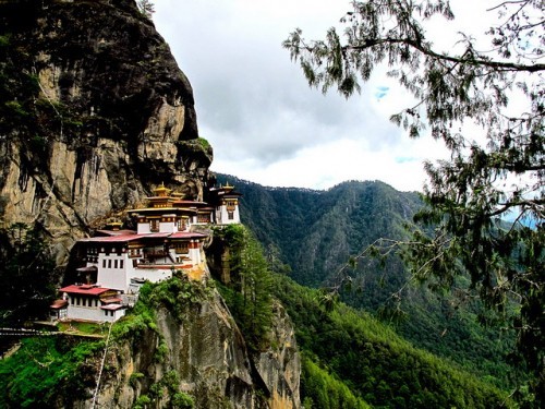 Cr : tigersnestbhutan.com