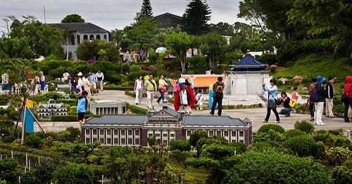 window-on-china-theme-park-2