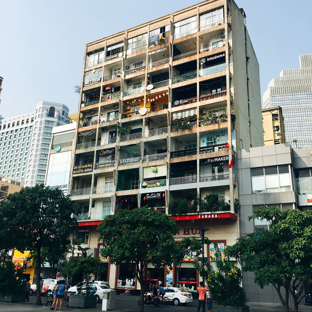 The Cafe Apartment น งด มกาแฟค ลๆใน คาเฟ อพาร ทเม นท ท เว ยดนาม The Cafe Apartment น งด มกาแฟค ลๆใน คาเฟ อพาร ทเม นท ท เว ยดนาม