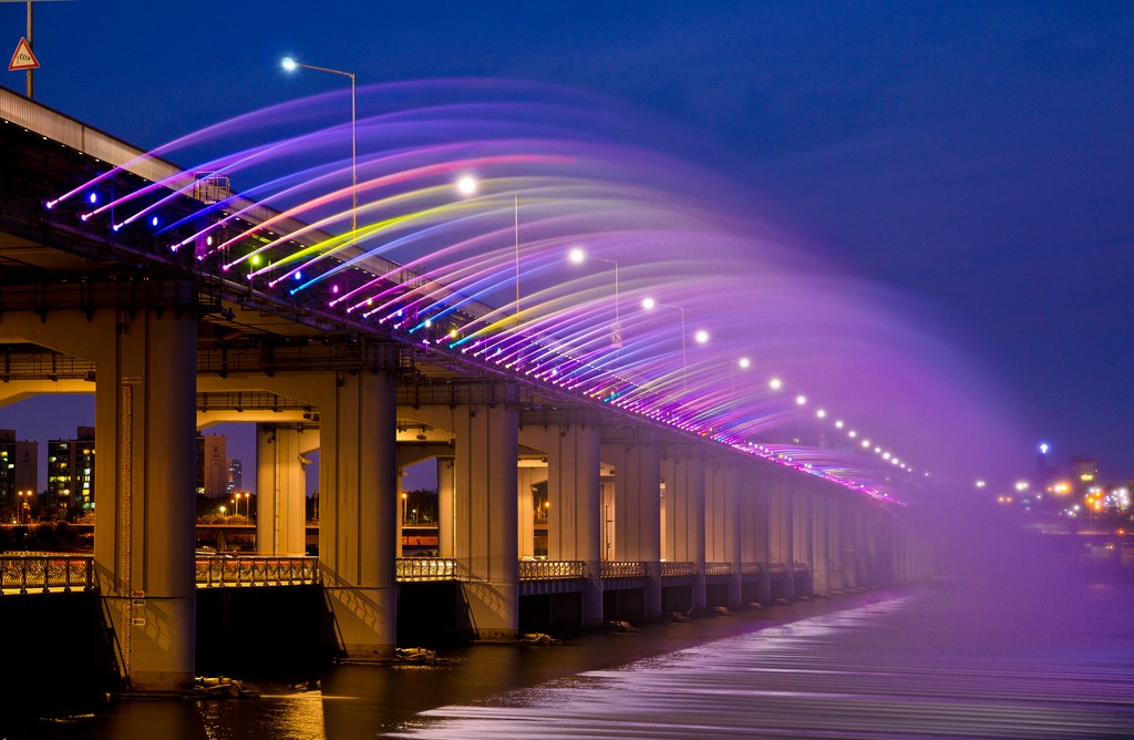 สะพานน้ำพุสายรุ้งบันโพ