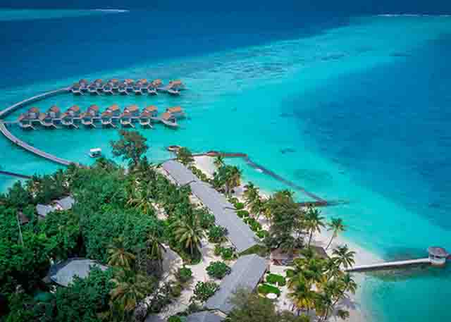 Centara Ras Fushi Resort & Spa Maldives (เซ็นทารา ราส ฟูชิ รีสอร์ทแอนด์สปา มัลดีฟส์) รวมตั๋วเครื่องบิน ราคาเริ่มต้น 31,400 บาท เหมาะสำหรับสายดำน้ำและความสงบส่วนตัว
