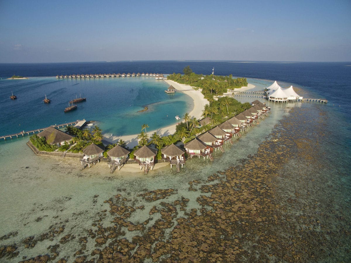 Safari Island Resort & Spa Maldives (ซาฟารี ไอส์แลนด์ รีสอร์ต แอนด์ สปา มัลดีฟส์) ไม่รวมตั๋วเครื่องบิน ราคาเริ่มต้น 21,900 บาท เหมาะสำหรับสายดำน้ำ