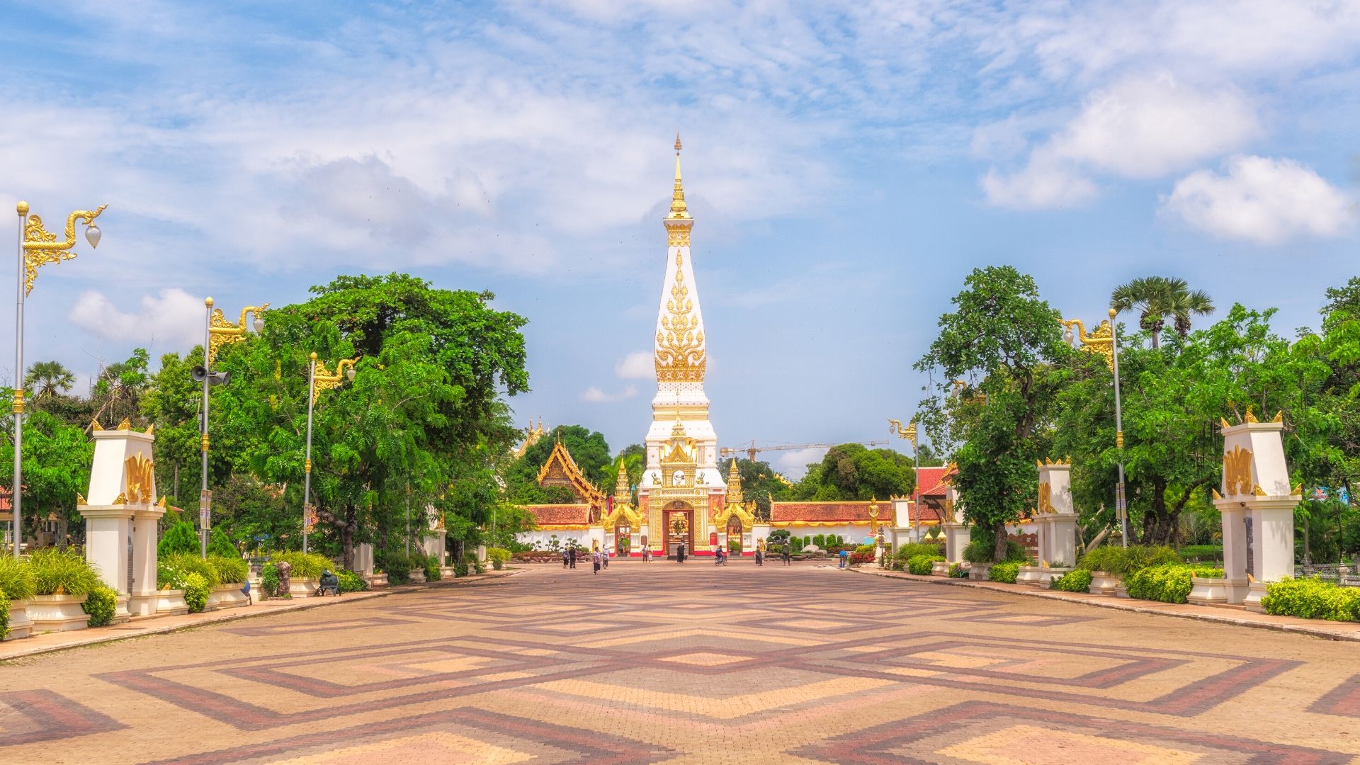 แพ็คเกจนครพนม พักริมแม่น้ำโขง โรงแรมแลนด์มาร์ค 3วัน 2คืน รวมตั๋วเครื่องบิน ราคาเพียง 6,999 บาท